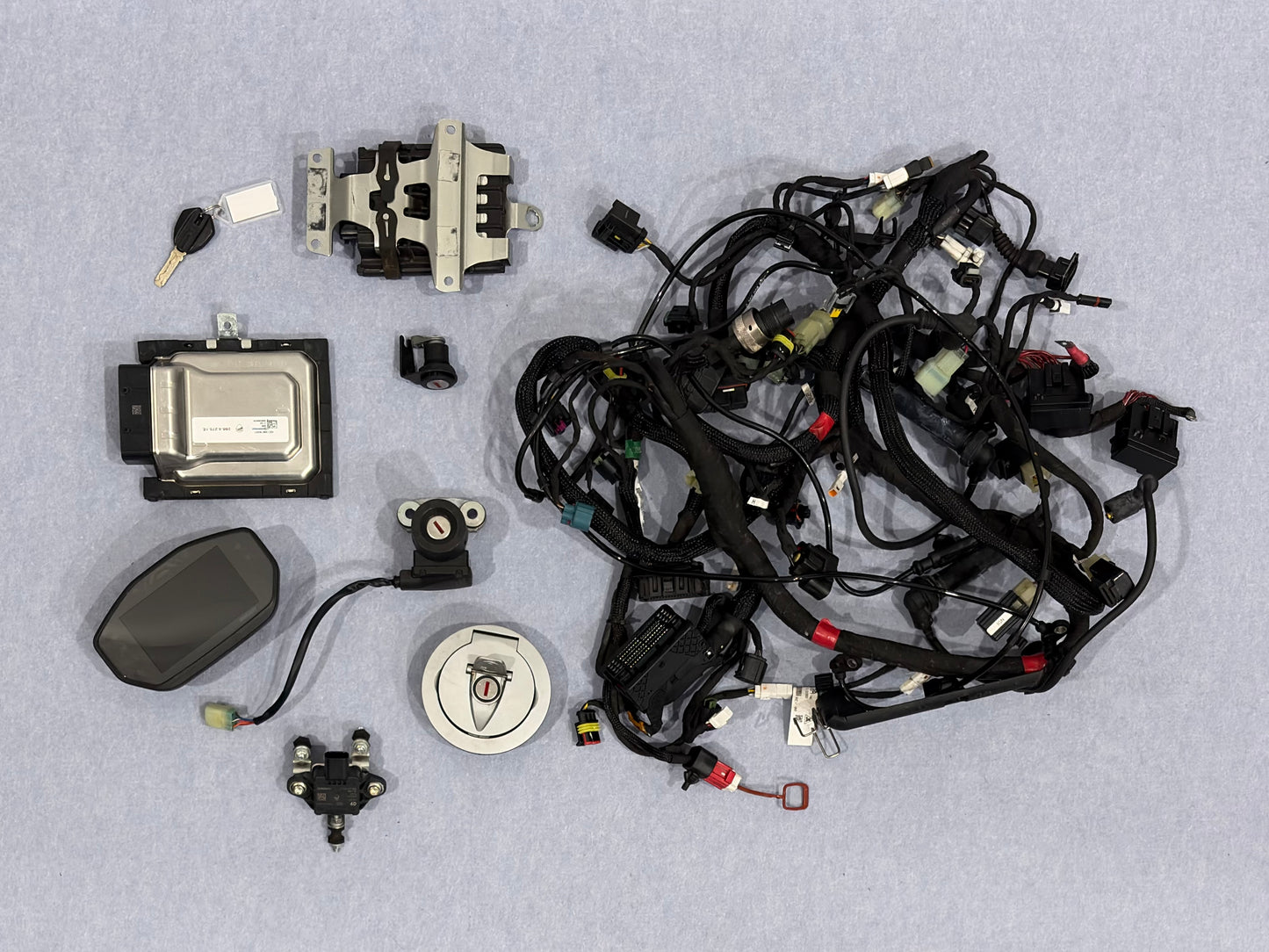 Ducati 2021 Panigale V2 OEM Full Wiring Harness & Dash Instrument Panel & Control Unit Blackbox Unit & Piattaforma Inerziale & Main Key Barrel & Seat Latch & Tank Barrel